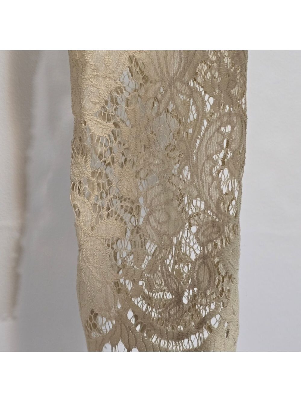Ultra Pink Lace Long Sleeves Blouse in Cream - Picture 4 of 9
